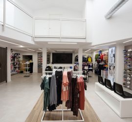 Fachada de tienda de deportes Base, Calahorra